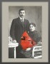Photographie von jungem Paar mit Red Cardinal Vogel Portrait im Schoß