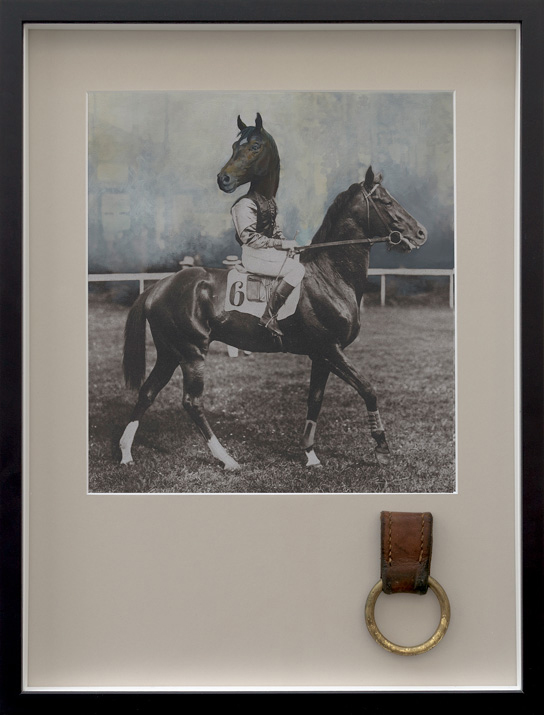 Photographie eines Jockeys auf Rennpferd mit übermaltem Pferdekopf Tier Portrait